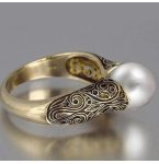Women-antique-gold-ring